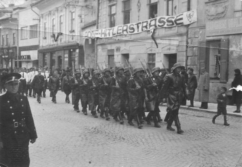 Nemeckí vojaci pochodujúci Kežmarkom (foto: archív autora)