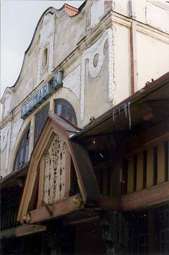 Detail budovy z roku 1993