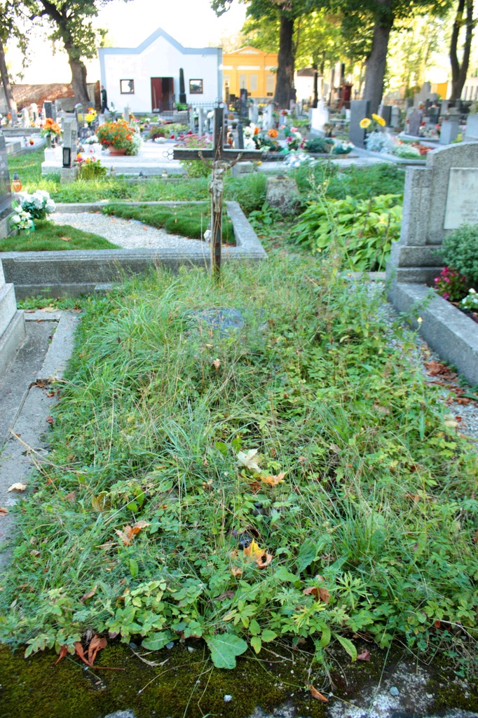 Miesto odpočinku Jozefa Stanka prekryté iným hrobom
