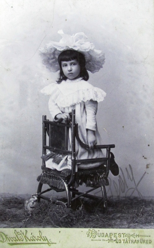 Hedviga Mária Szirmay približne sedemročná