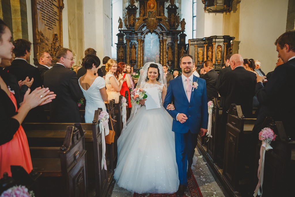Ilustračný obrázok svadby, ktorá sa konala v kaplnke Kežmarského hradu.